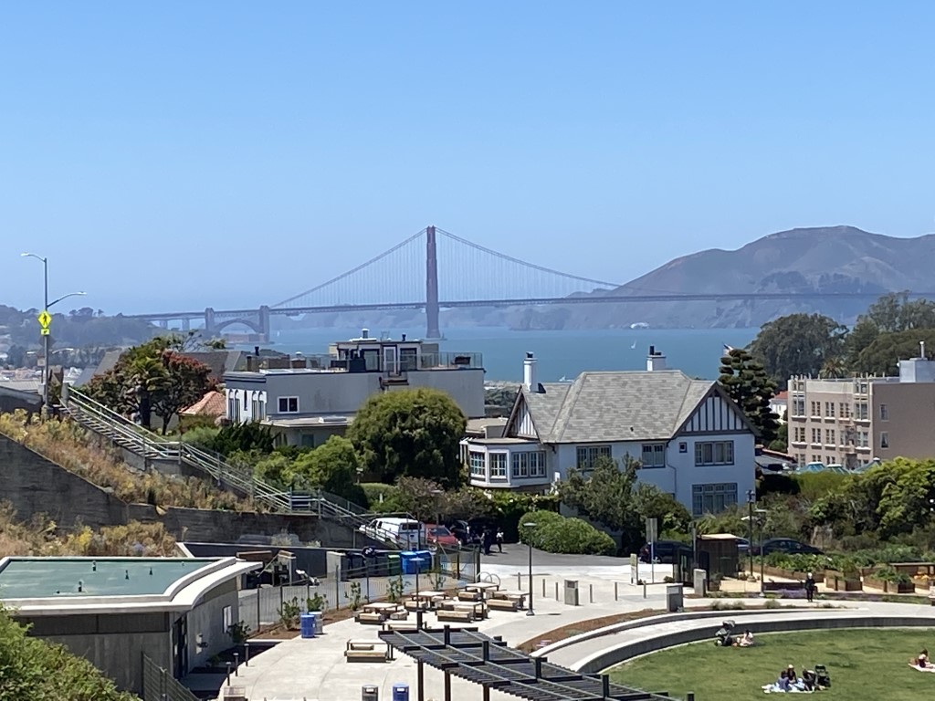 Golden Gate Bridge in de verte